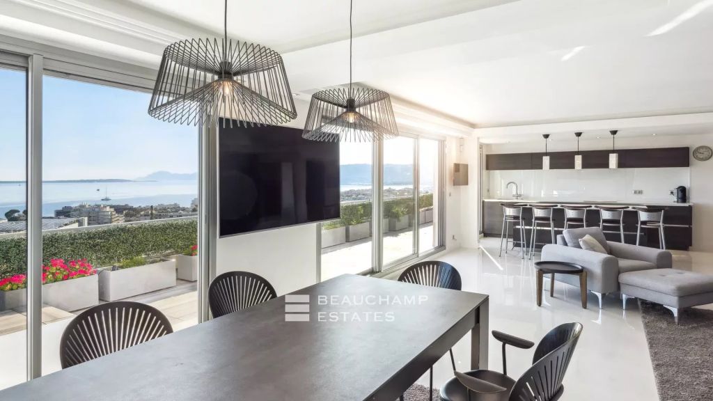 Antibes – penthouse with panoramic sea view