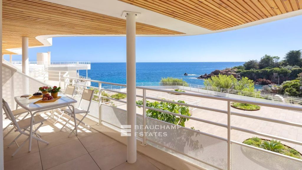 Modern waterfront apartment with sea views – Le Trayas – Le Cap Nérée