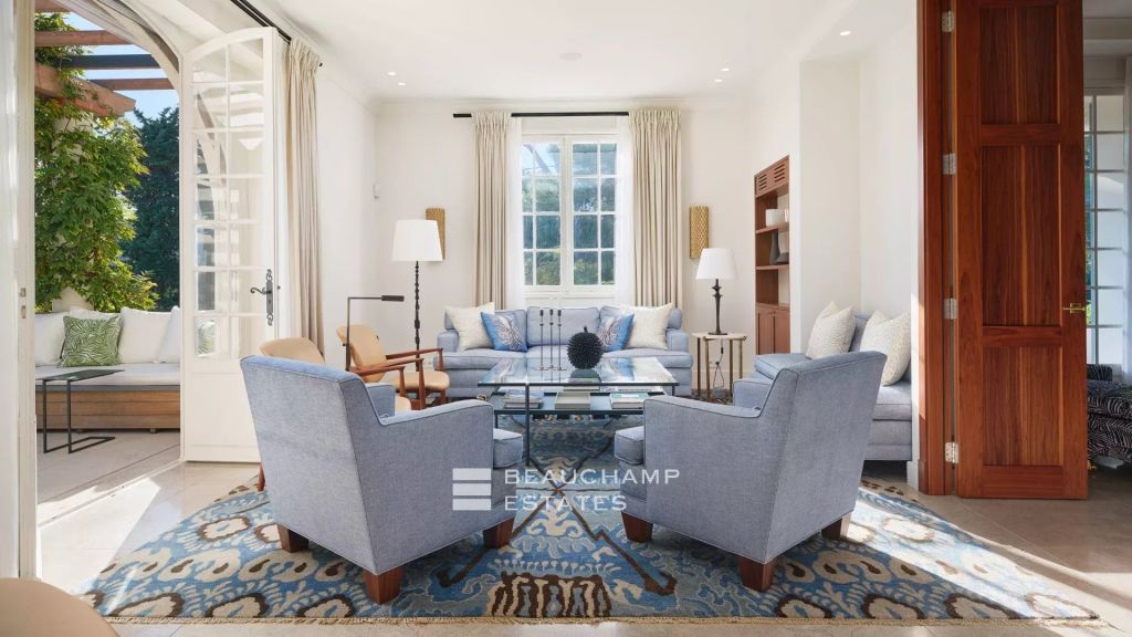 Charming villa ideally located in the heart of Cap d’Antibes, within walking distance of the beaches