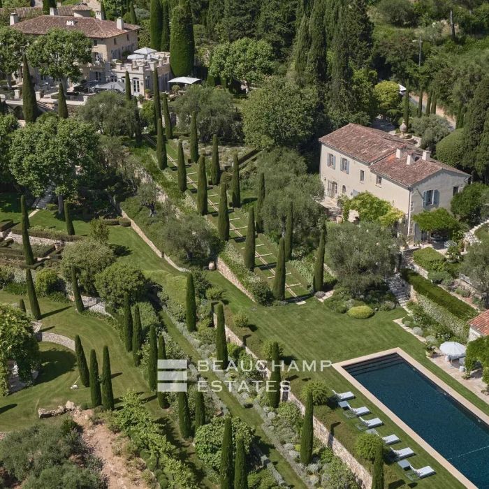 Manoir d&rsquo;exception de 8 chambres situé dans un quartier prestigieux et calme de Mougins