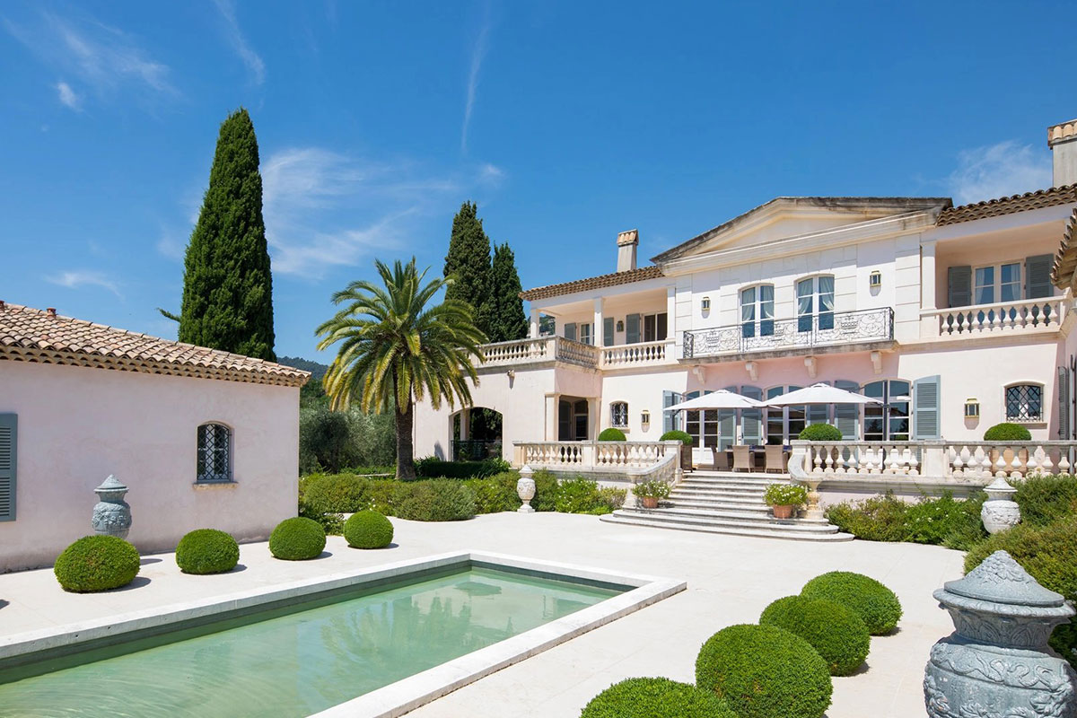 Luxury villa for sale on the French Riviera Luxury villa for sale on the French Riviera