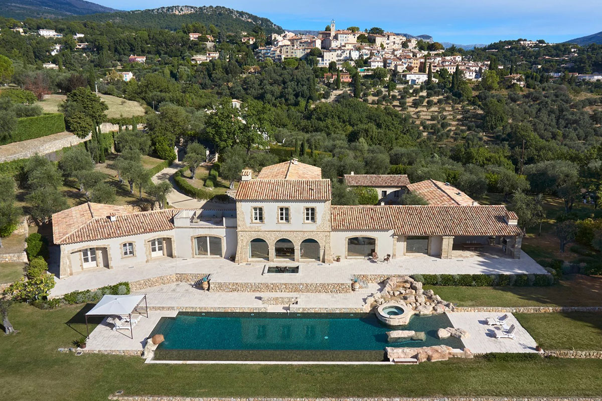 Luxury villa for sale on the French Riviera Luxury villa for sale on the French Riviera