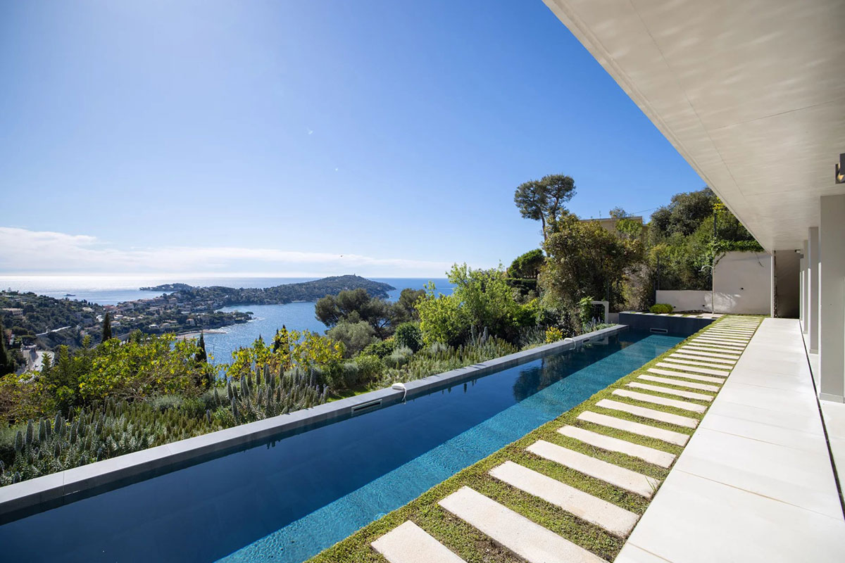 Luxury villa for sale on the French Riviera Luxury villa for sale on the French Riviera