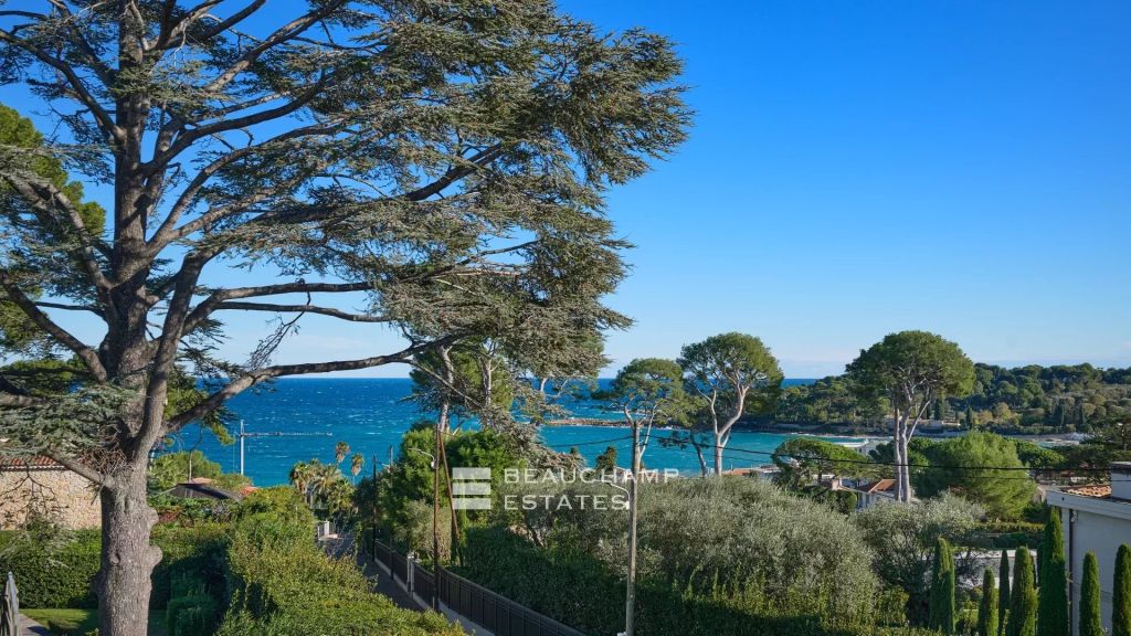 Charming villa ideally located in the heart of Cap d’Antibes, within walking distance of the beaches