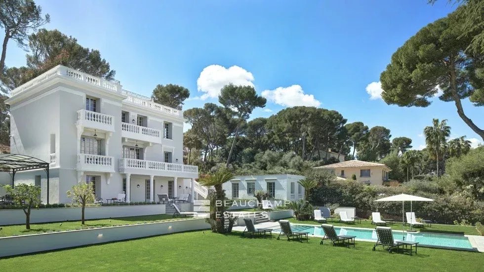 Somptueuse propriété Belle Époque de 7 chambres située au Cap d’Antibes Sumptuous Belle Époque property with 7 bedrooms in Cap d’Antibes