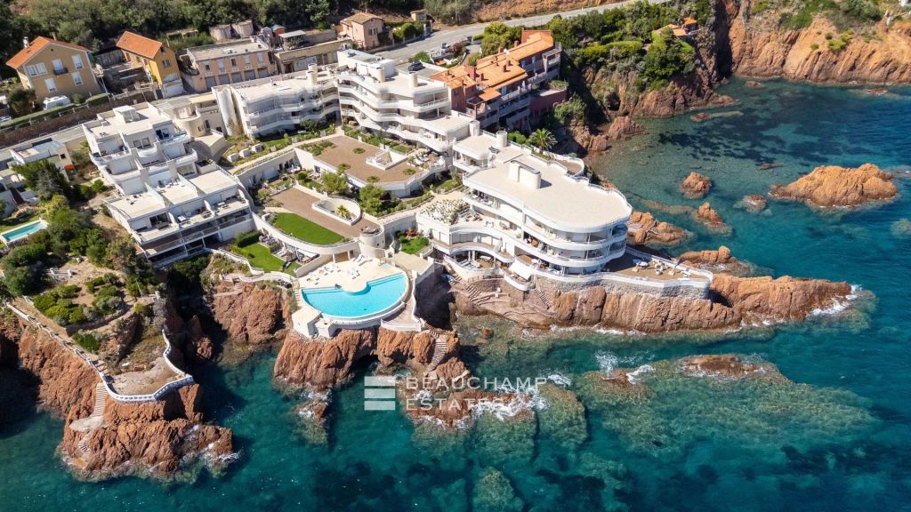 Modern waterfront apartment with sea views – Le Trayas – Le Cap Nérée