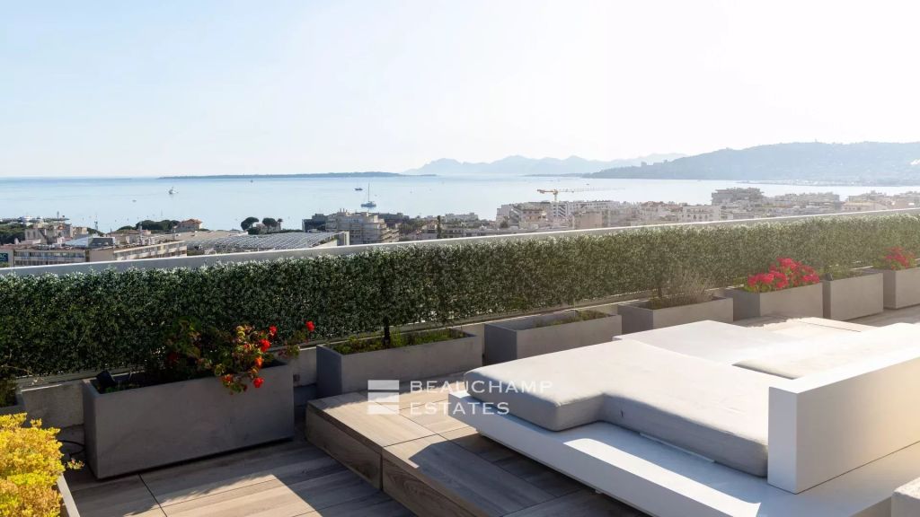 Antibes – penthouse with panoramic sea view