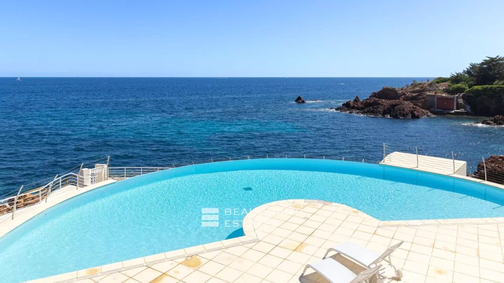 Modern waterfront apartment with sea views – Le Trayas – Le Cap Nérée