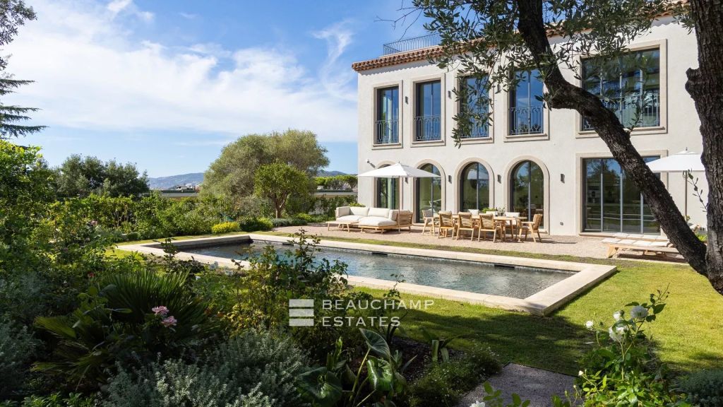 EXCLUSIVITY – Renovated neo-Provençal villa with panoramic sea views