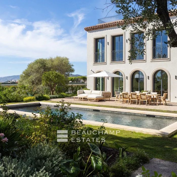 EXCLUSIVITY – Renovated neo-Provençal villa with panoramic sea views