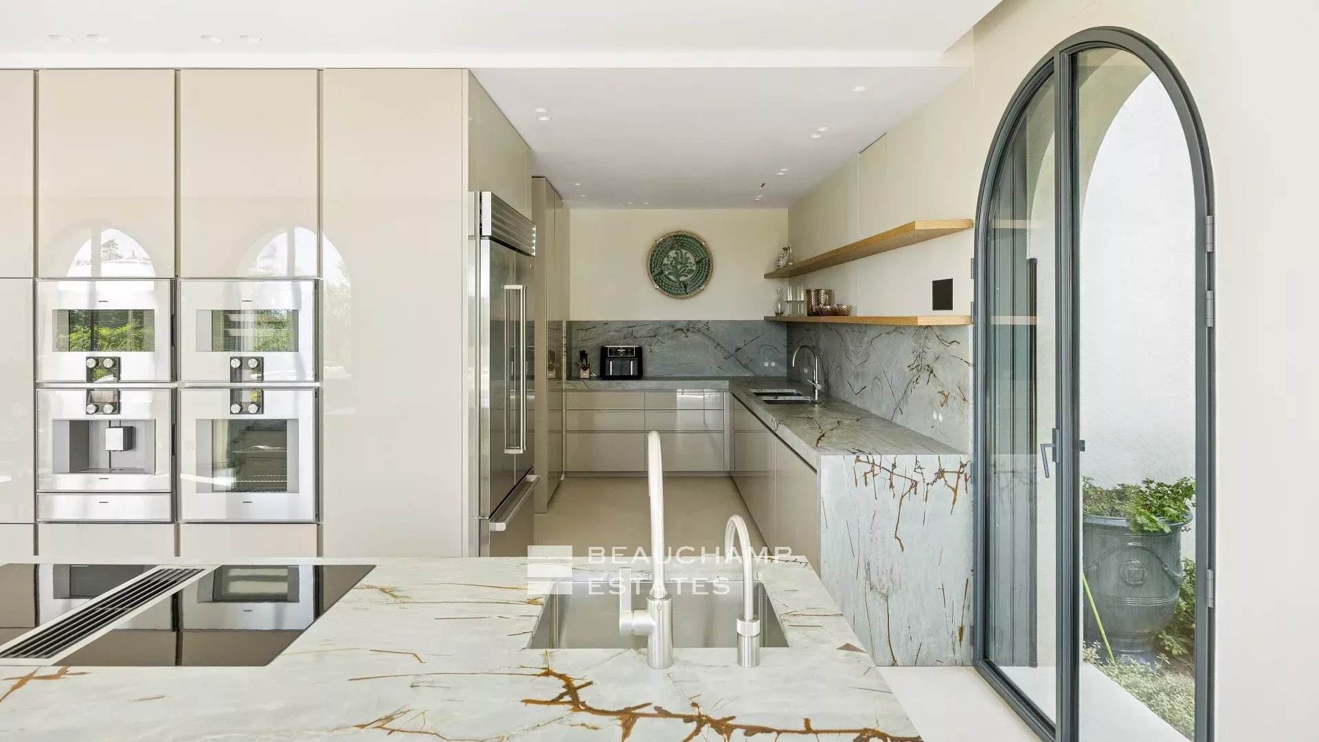 EXCLUSIVITE – Basse Californie – Villa néo provençale rénovée avec vue mer panoramique EXCLUSIVITY – Renovated neo-Provençal villa with panoramic sea views