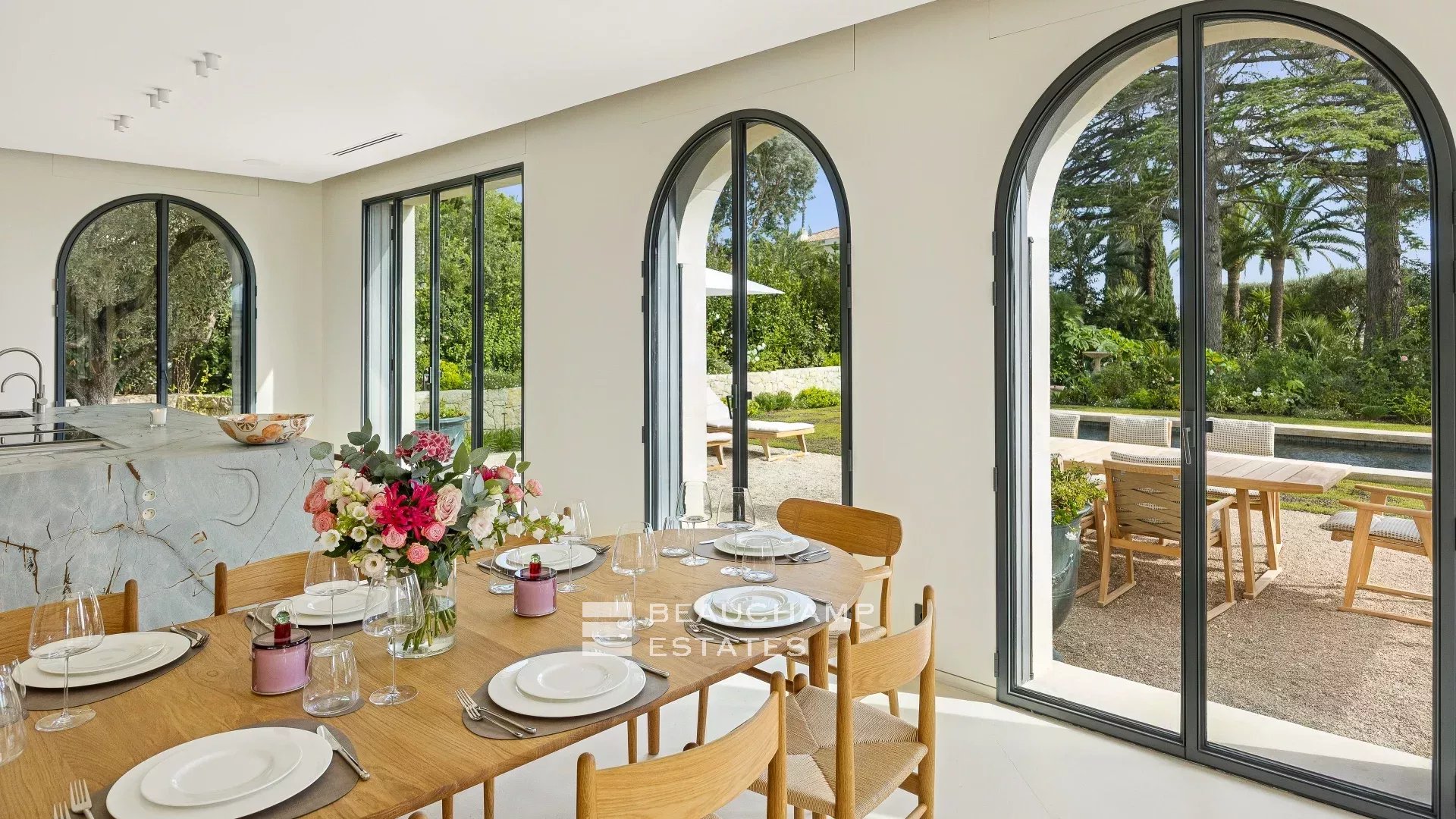 EXCLUSIVITE – Basse Californie – Villa néo provençale rénovée avec vue mer panoramique EXCLUSIVITY – Renovated neo-Provençal villa with panoramic sea views