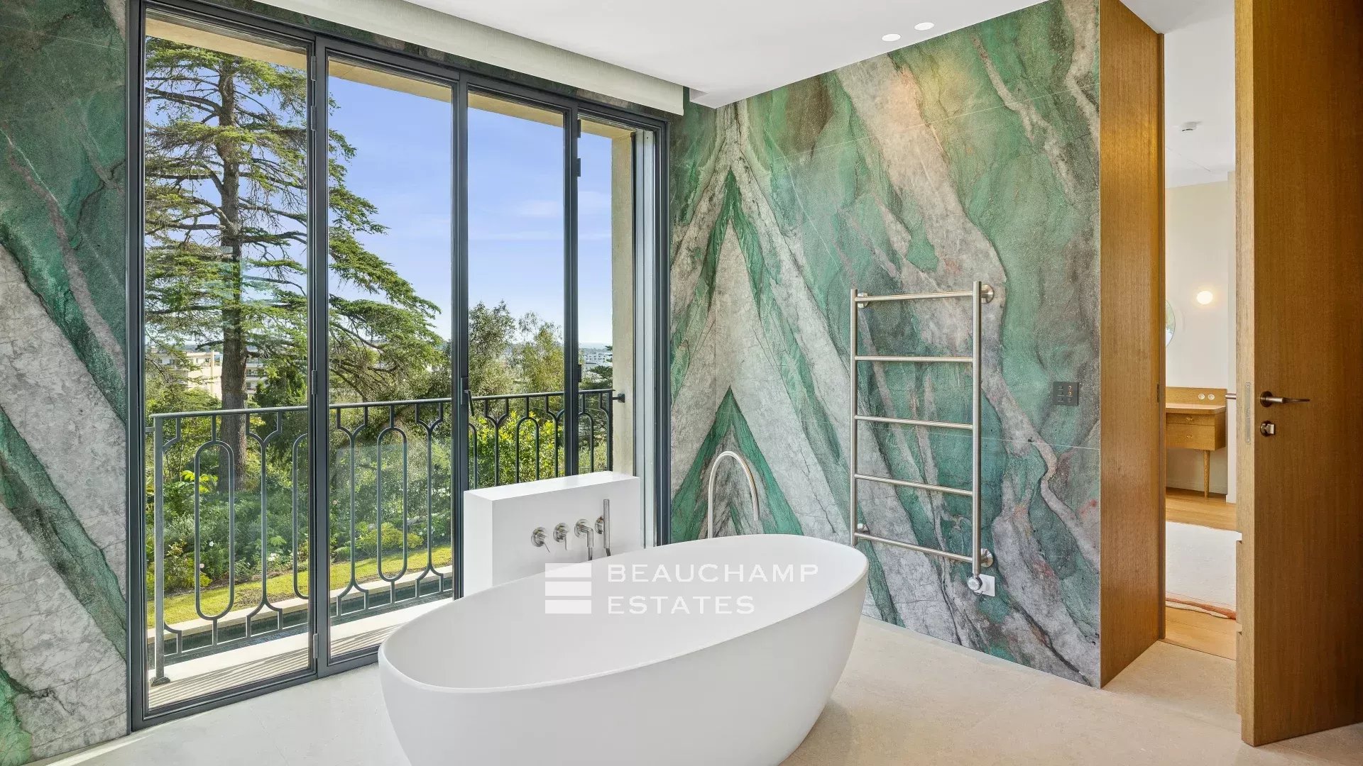 EXCLUSIVITE – Basse Californie – Villa néo provençale rénovée avec vue mer panoramique EXCLUSIVITY – Renovated neo-Provençal villa with panoramic sea views