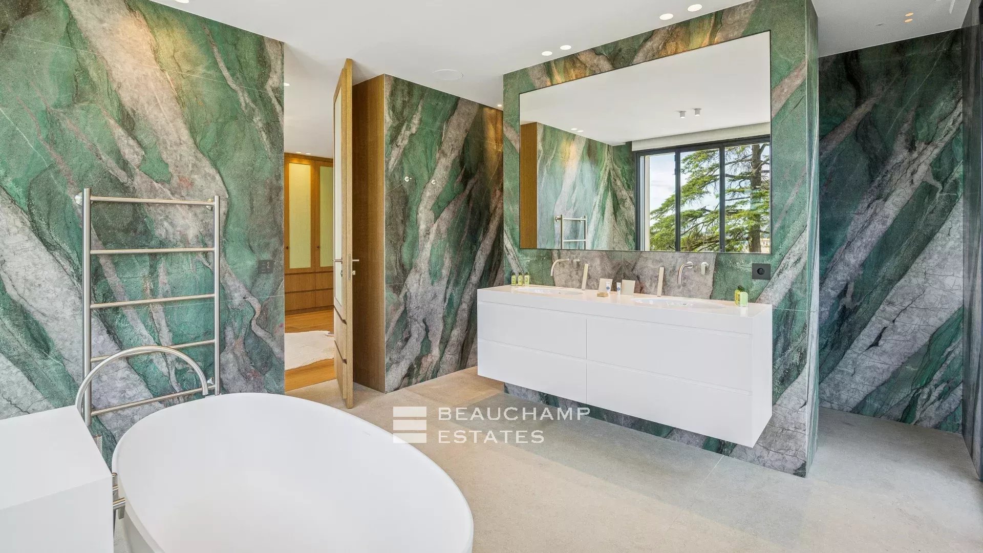 EXCLUSIVITE – Basse Californie – Villa néo provençale rénovée avec vue mer panoramique EXCLUSIVITY – Renovated neo-Provençal villa with panoramic sea views