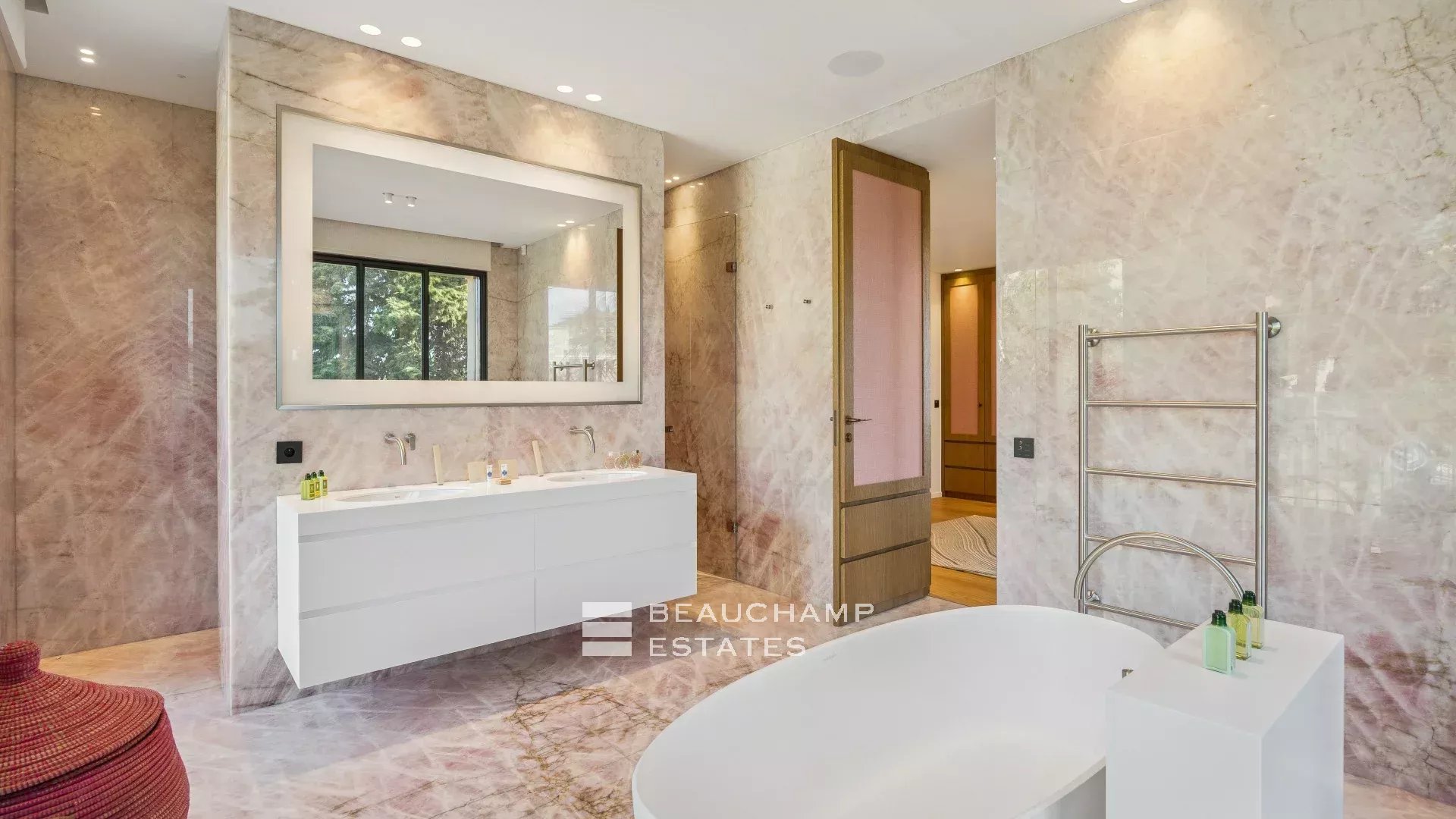 EXCLUSIVITE – Basse Californie – Villa néo provençale rénovée avec vue mer panoramique EXCLUSIVITY – Renovated neo-Provençal villa with panoramic sea views