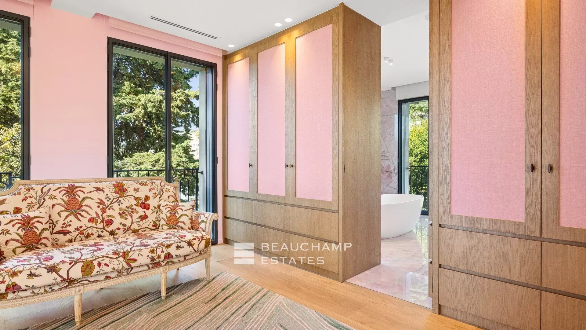 EXCLUSIVITE – Basse Californie – Villa néo provençale rénovée avec vue mer panoramique EXCLUSIVITY – Renovated neo-Provençal villa with panoramic sea views