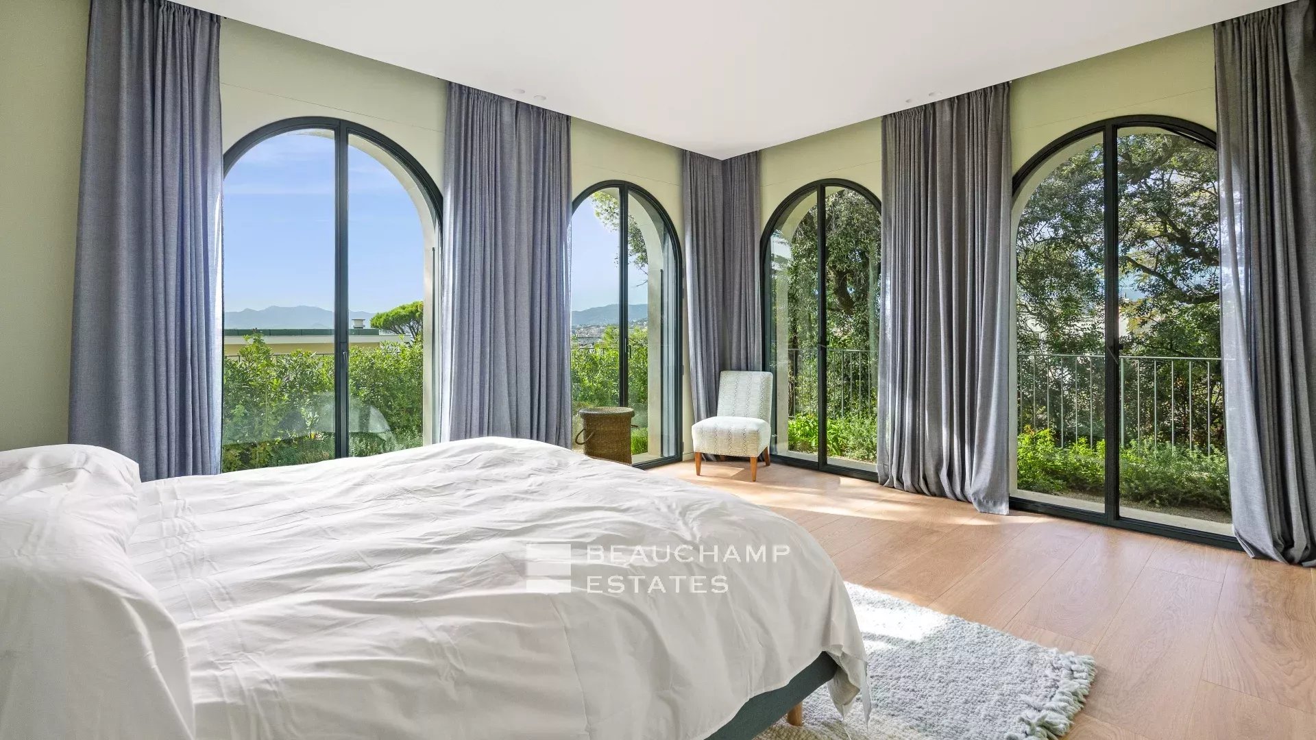 EXCLUSIVITE – Basse Californie – Villa néo provençale rénovée avec vue mer panoramique EXCLUSIVITY – Renovated neo-Provençal villa with panoramic sea views