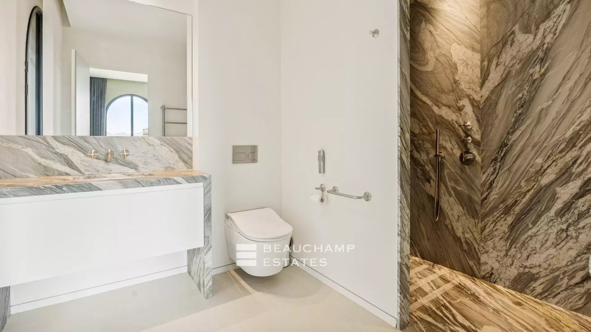 EXCLUSIVITE – Basse Californie – Villa néo provençale rénovée avec vue mer panoramique EXCLUSIVITY – Renovated neo-Provençal villa with panoramic sea views