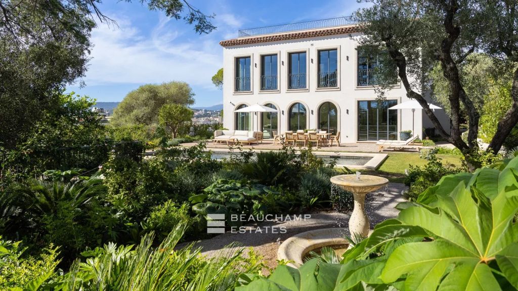 EXCLUSIVITY – Renovated neo-Provençal villa with panoramic sea views