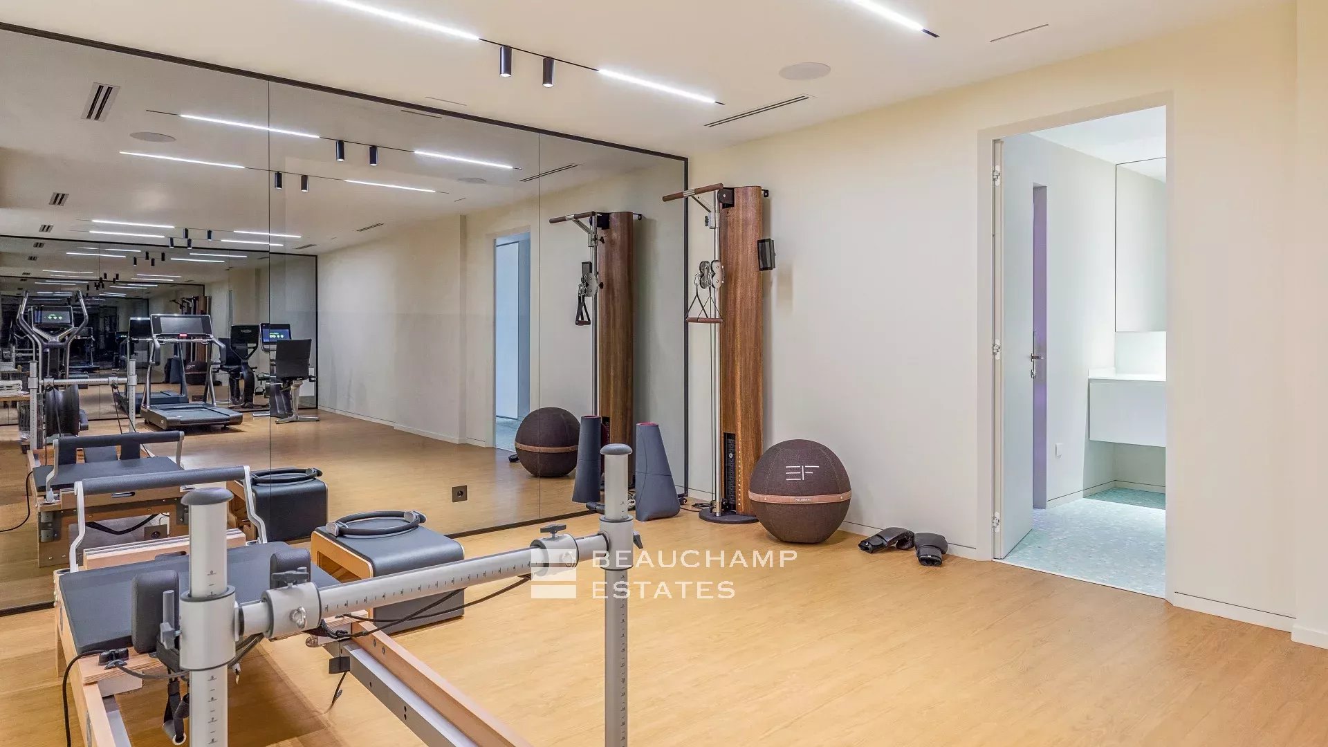 EXCLUSIVITE – Basse Californie – Villa néo provençale rénovée avec vue mer panoramique EXCLUSIVITY – Renovated neo-Provençal villa with panoramic sea views