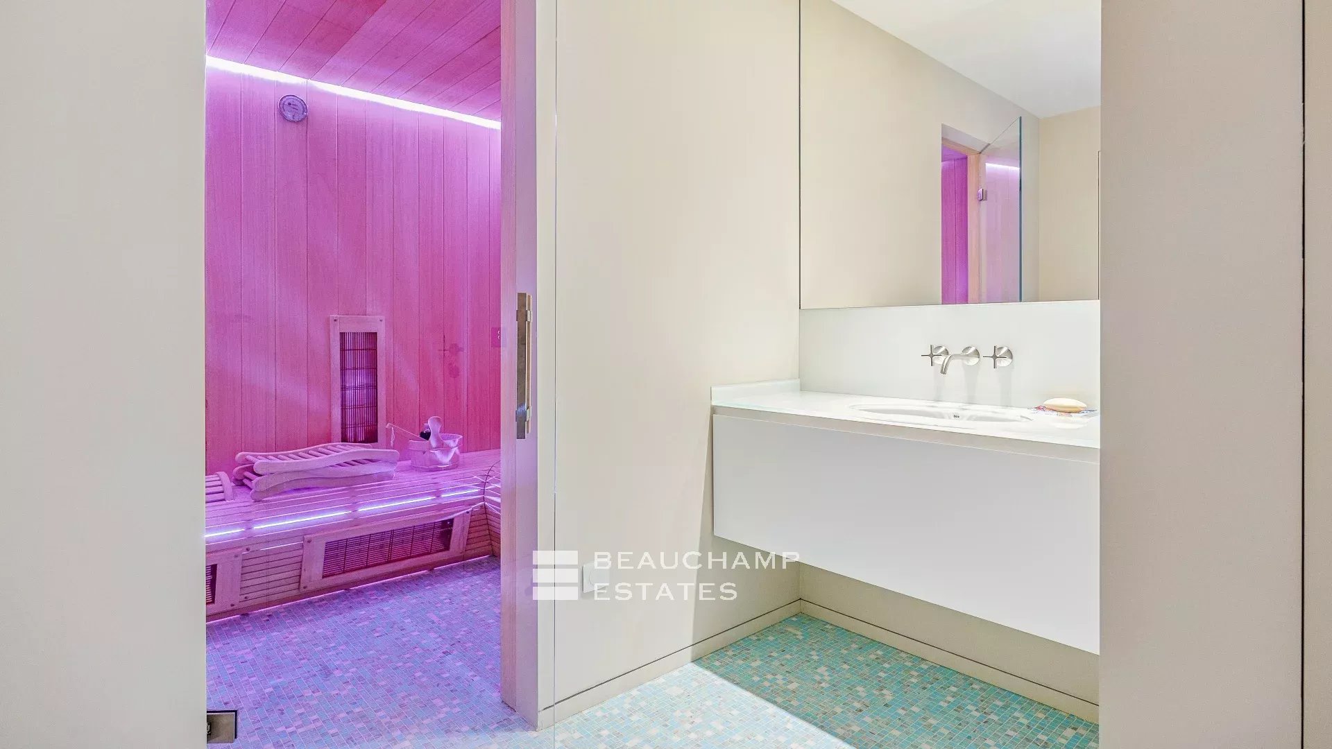 EXCLUSIVITE – Basse Californie – Villa néo provençale rénovée avec vue mer panoramique EXCLUSIVITY – Renovated neo-Provençal villa with panoramic sea views