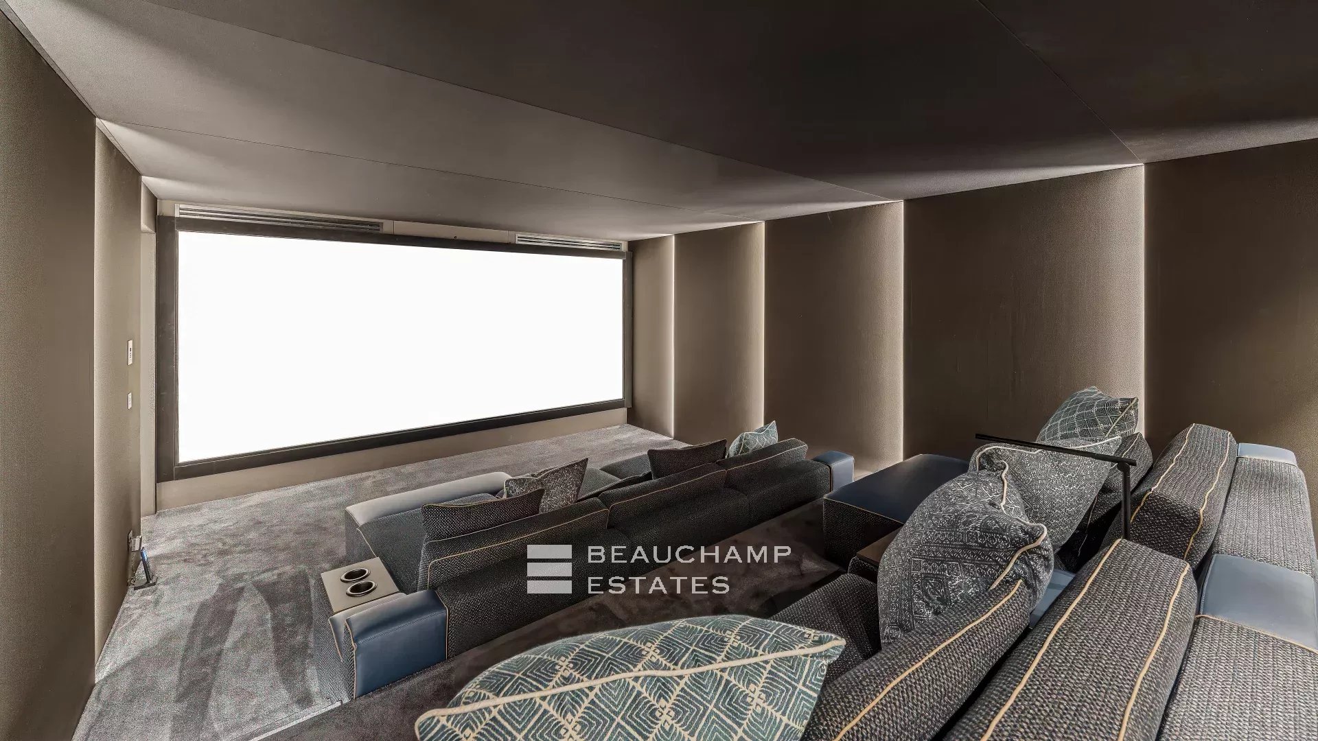 EXCLUSIVITE – Basse Californie – Villa néo provençale rénovée avec vue mer panoramique EXCLUSIVITY – Renovated neo-Provençal villa with panoramic sea views