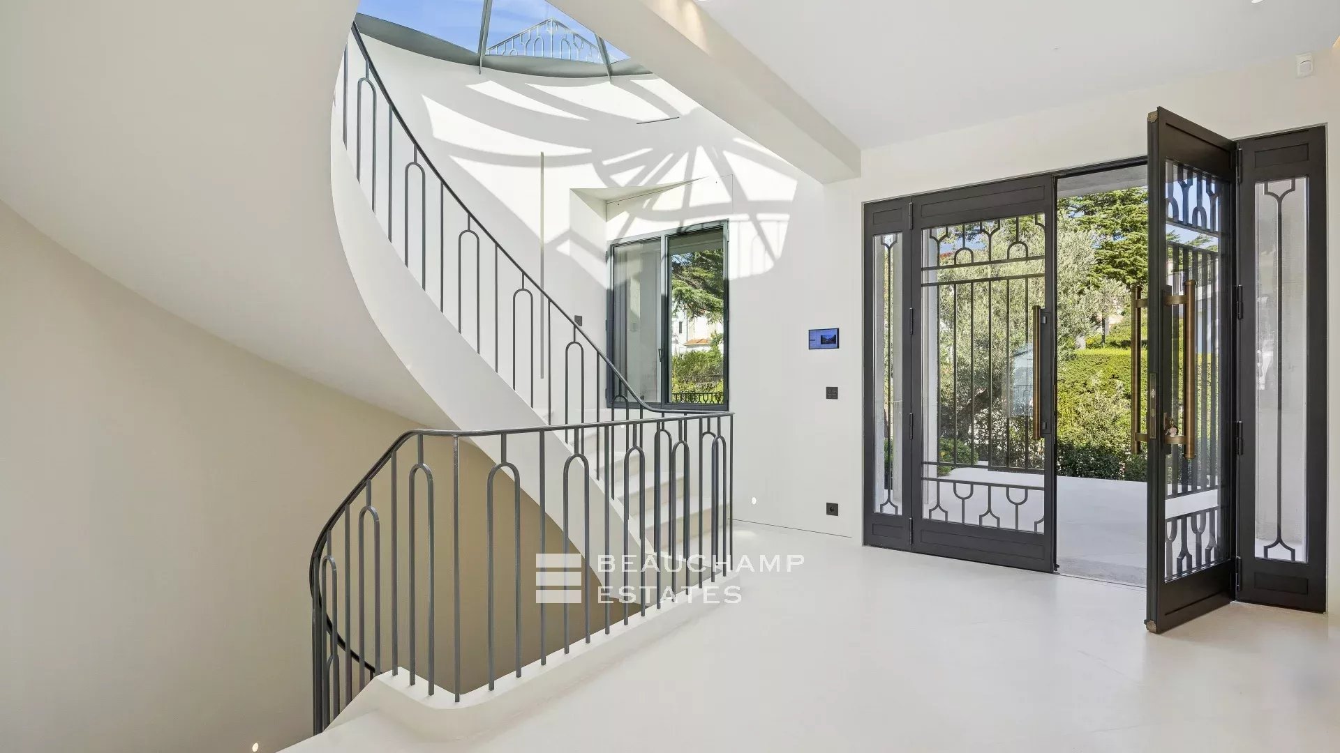 EXCLUSIVITE – Basse Californie – Villa néo provençale rénovée avec vue mer panoramique EXCLUSIVITY – Renovated neo-Provençal villa with panoramic sea views