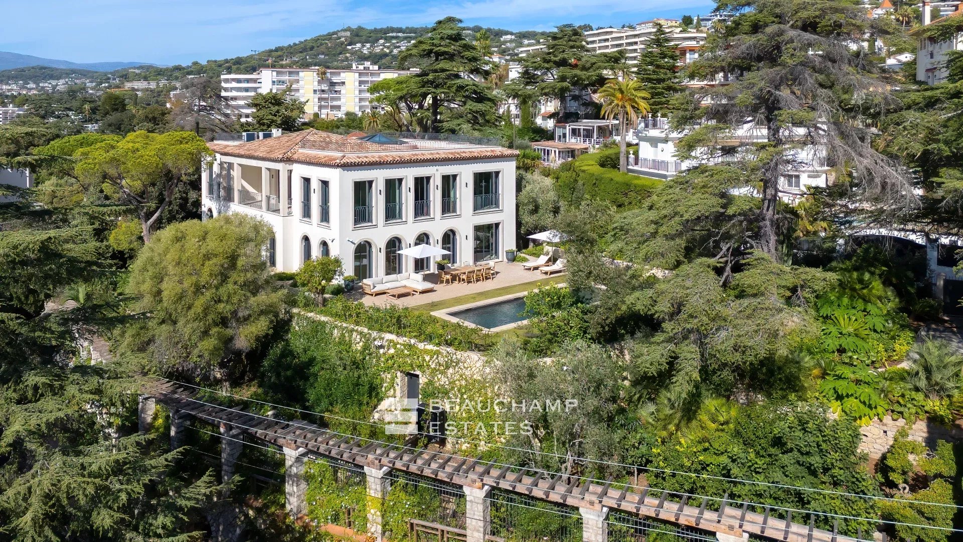 EXCLUSIVITE – Basse Californie – Villa néo provençale rénovée avec vue mer panoramique EXCLUSIVITY – Renovated neo-Provençal villa with panoramic sea views