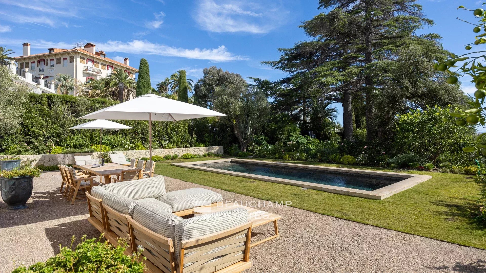 EXCLUSIVITE – Basse Californie – Villa néo provençale rénovée avec vue mer panoramique EXCLUSIVITY – Renovated neo-Provençal villa with panoramic sea views