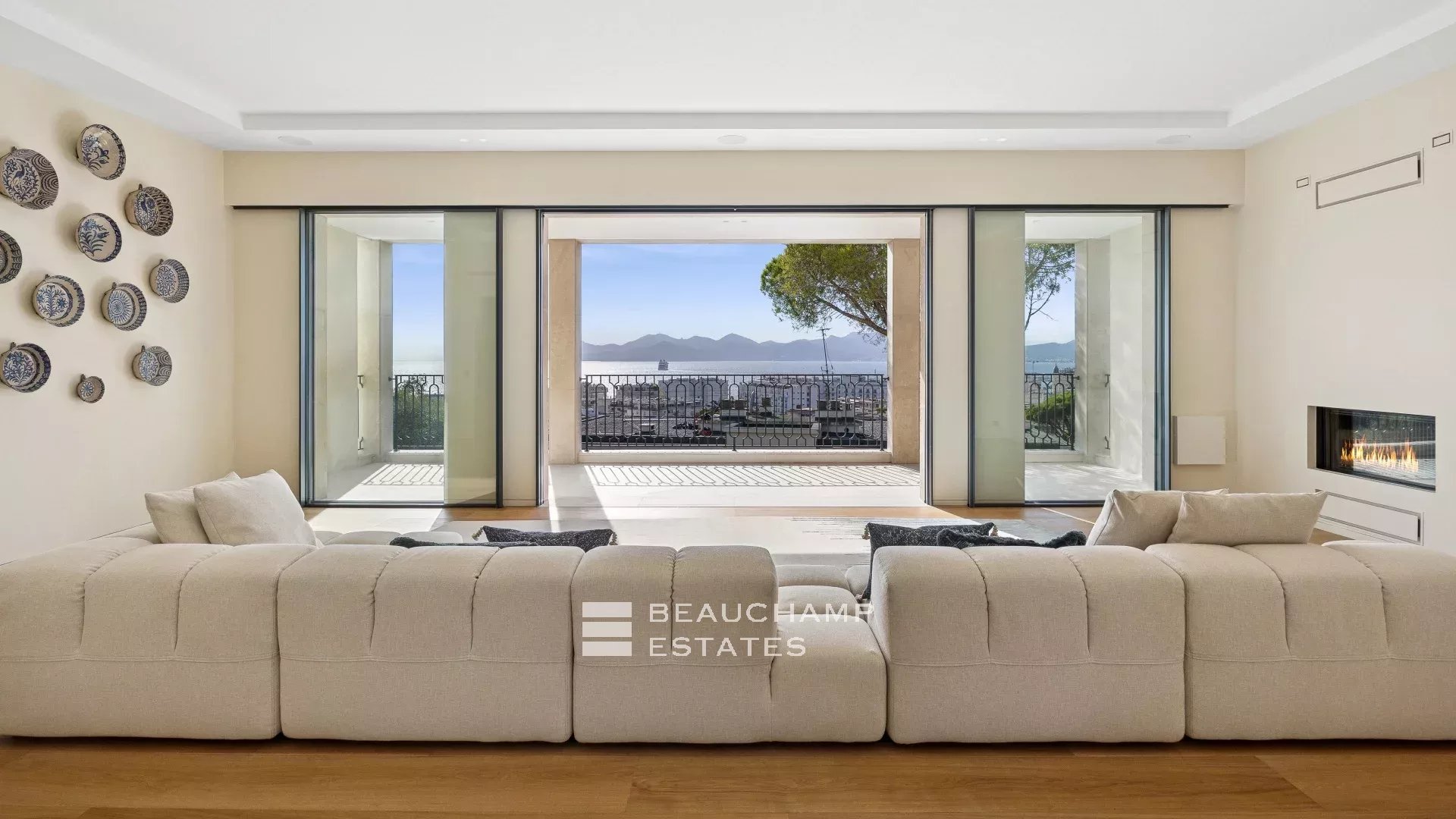 EXCLUSIVITE – Basse Californie – Villa néo provençale rénovée avec vue mer panoramique EXCLUSIVITY – Renovated neo-Provençal villa with panoramic sea views