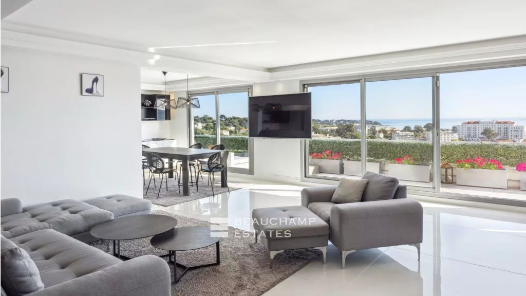 Antibes – penthouse with panoramic sea view