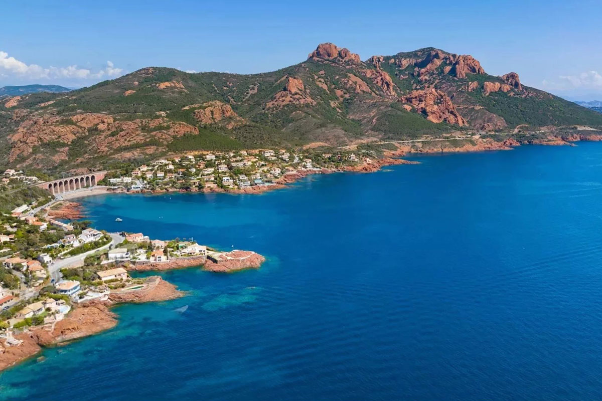 Luxury property for sale in Agay | Beauchamp Estates