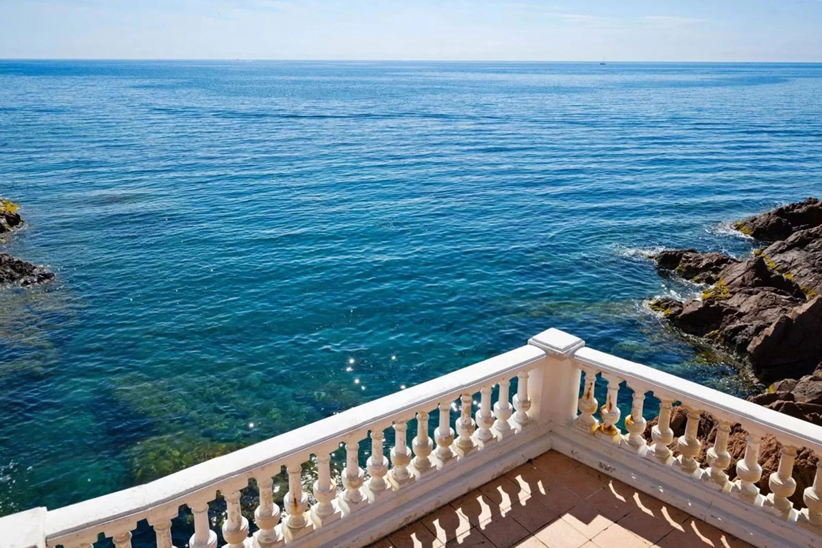 Luxury property for sale in Agay | Beauchamp Estates