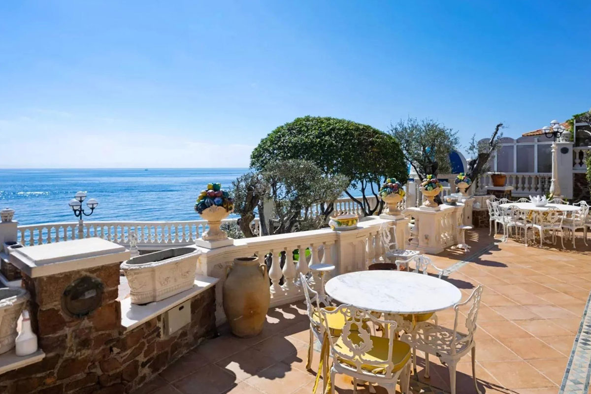 Luxury property for sale in Agay | Beauchamp Estates