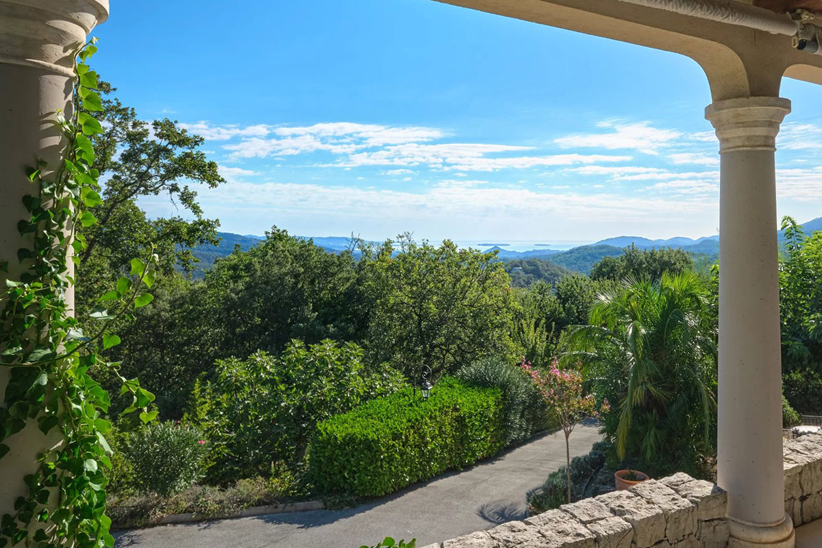 Luxury property for sale in Les Adrets-de-l'Estérel | Beauchamp Estates Luxury property for sale in Les Adrets-de-l'Estérel | Beauchamp Estates