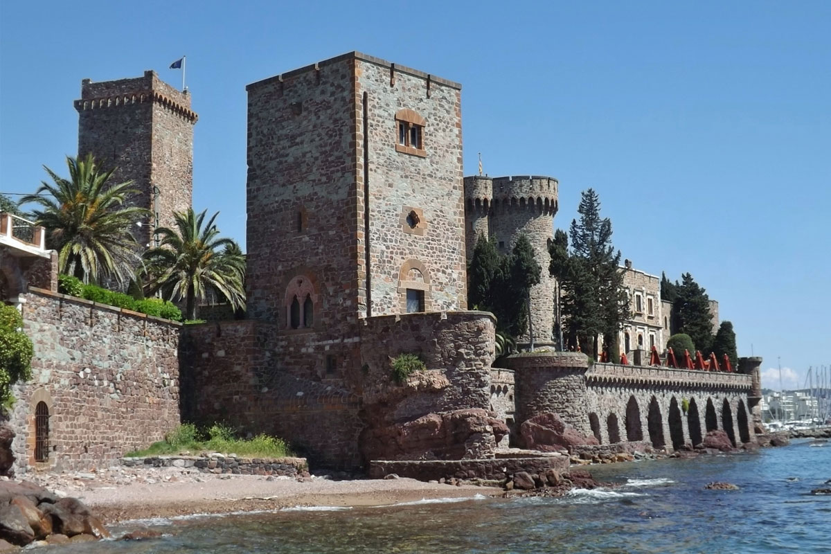 Luxury property for sale in Mandelieu-la-Napoule | Beauchamp Estates Luxury property for sale in Mandelieu-la-Napoule | Beauchamp Estates