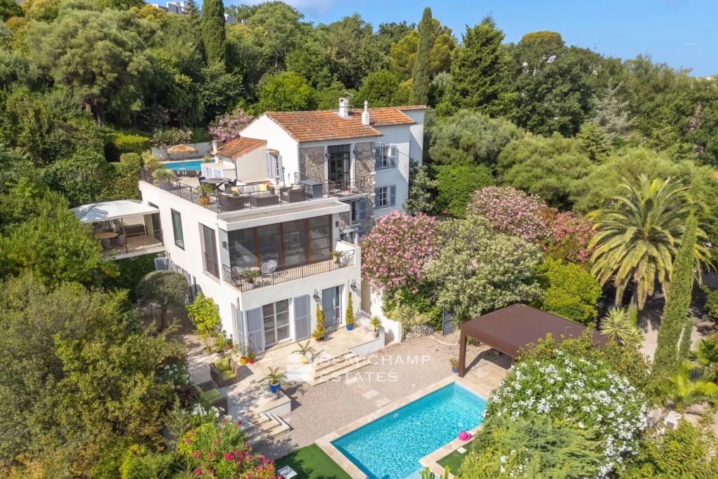 Superb Provencal 5 Bedrooms Villa Located In Antibes