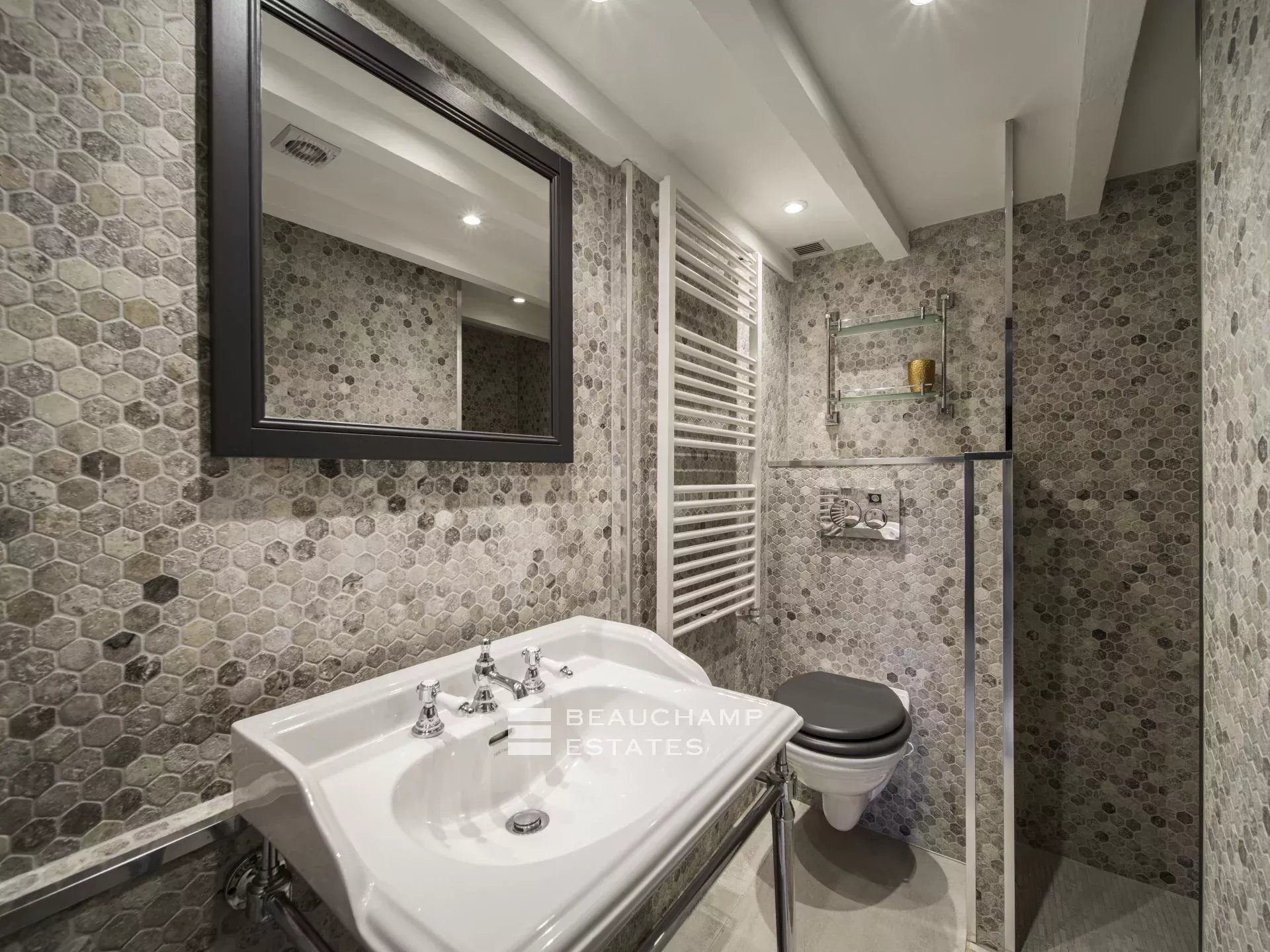 Superb Provencal 5 Bedrooms Villa Located In Antibes Superb Provencal 5 Bedrooms Villa Located In Antibes