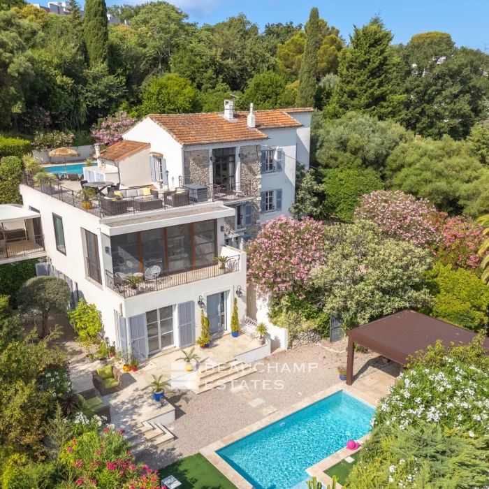 Superbe Villa Provençale De 5 Chambres Située À Antibes