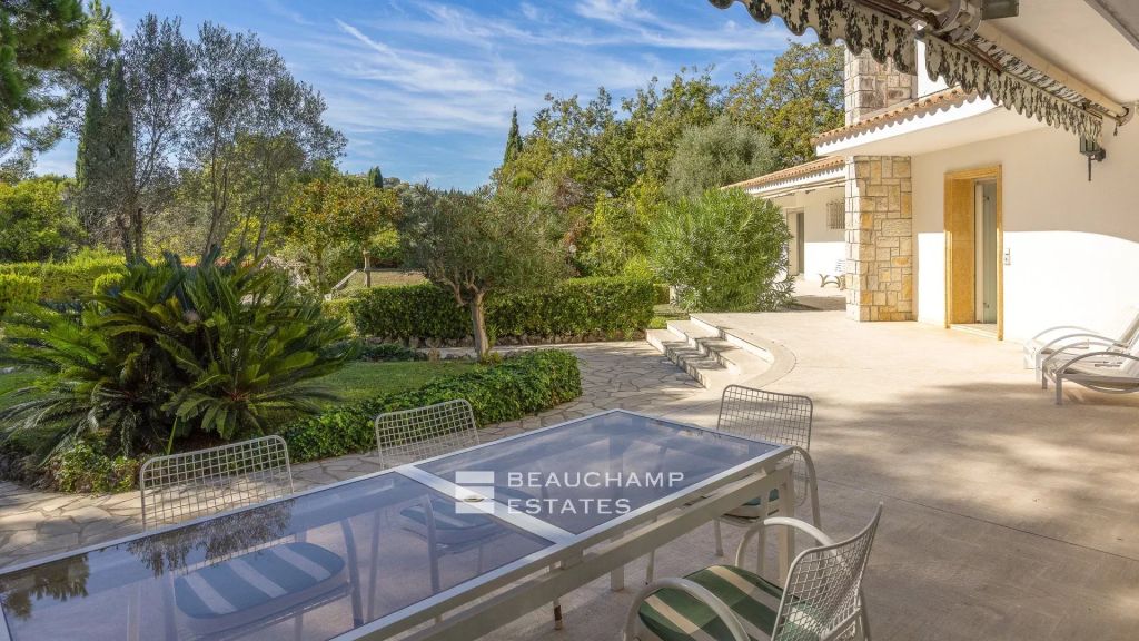 Charming 7-bedroom villa with pool – Mougins
