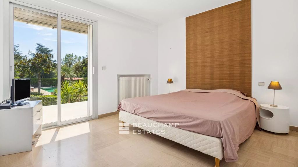 Charming 7-bedroom villa with pool – Mougins
