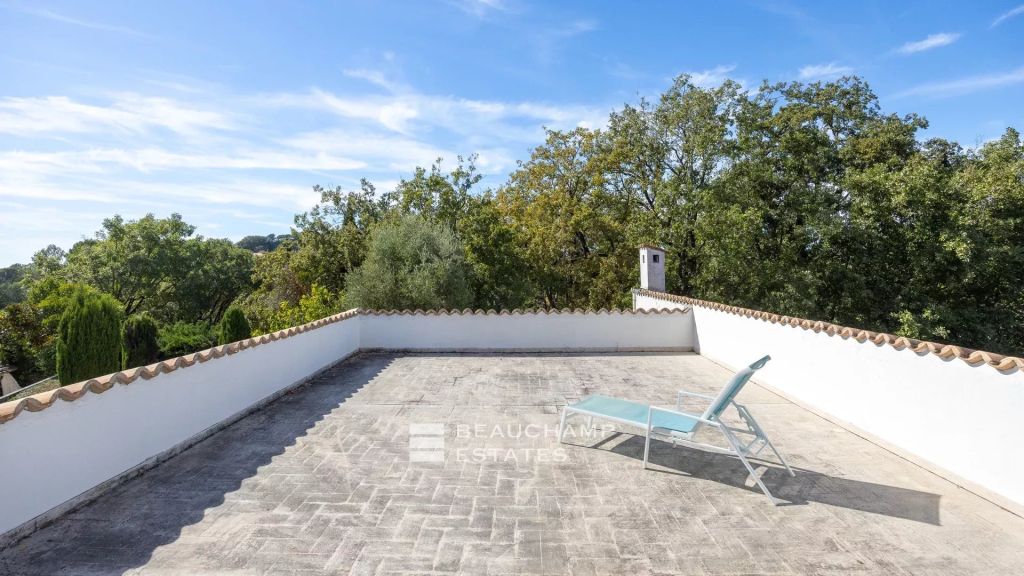 Charming 7-bedroom villa with pool – Mougins