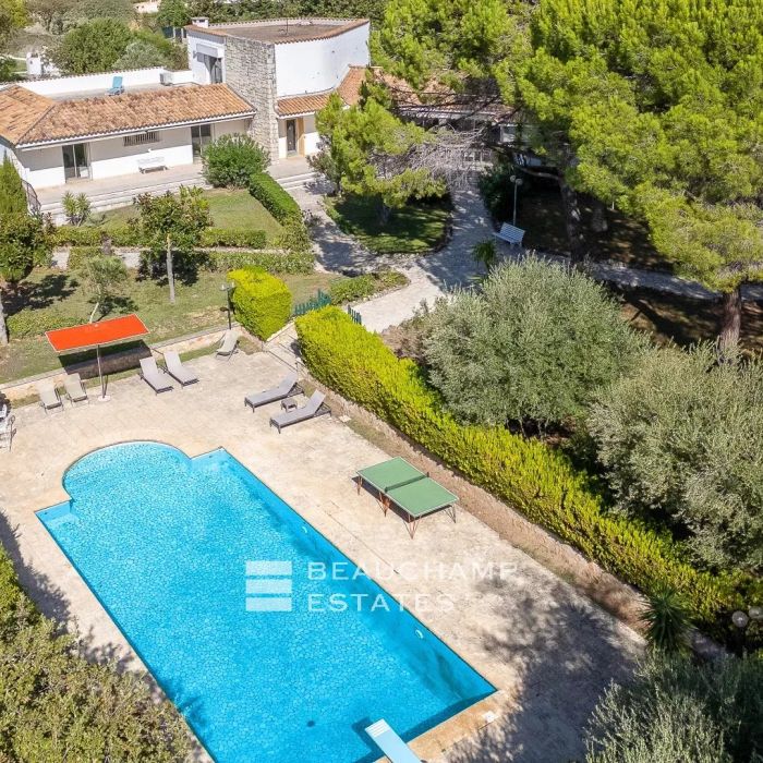 Charming 7-bedroom villa with pool – Mougins