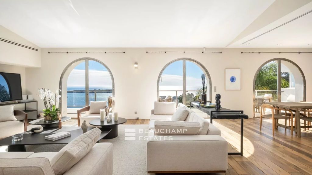 Contemporary villa with panoramic sea view