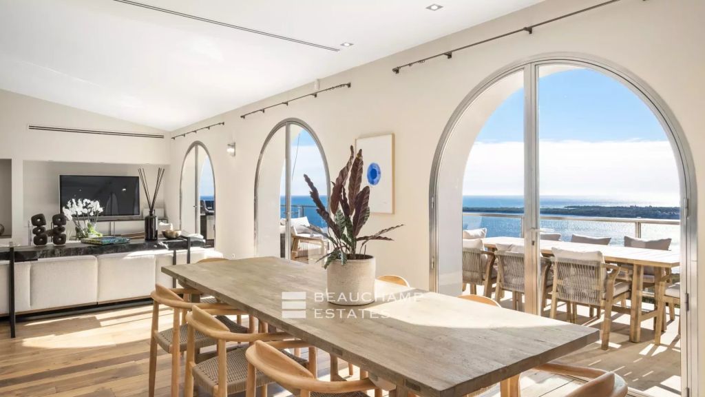 Contemporary villa with panoramic sea view