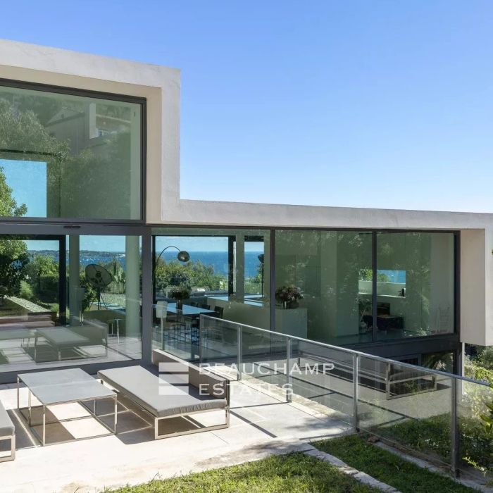 Golfe-Juan – contemporary villa with panoramic sea view