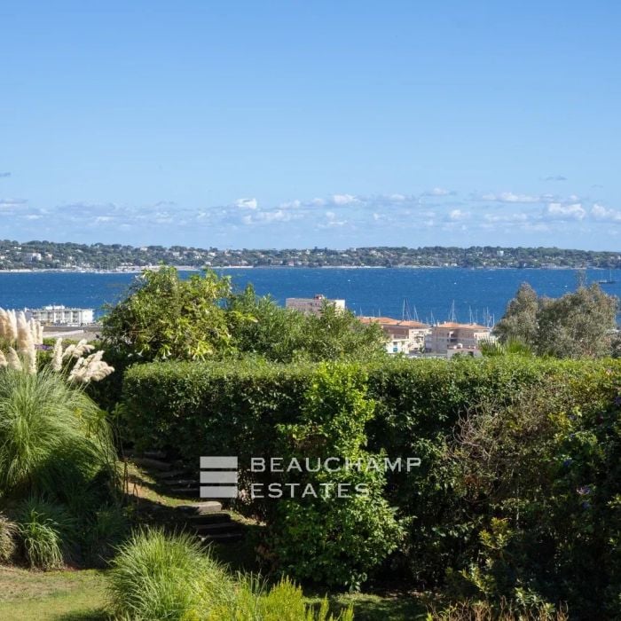 modern villa with panoramic sea view – golfe juan