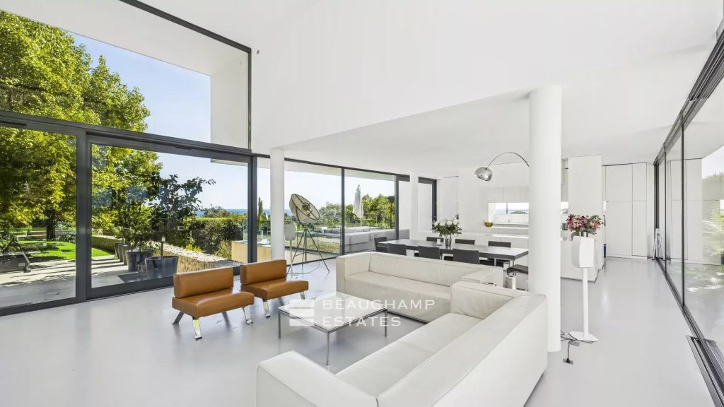Golfe-Juan – contemporary villa with panoramic sea view