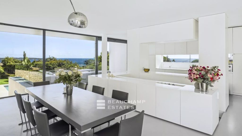 Golfe-Juan – contemporary villa with panoramic sea view