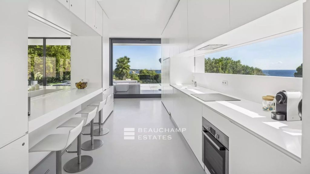 Golfe-Juan – contemporary villa with panoramic sea view